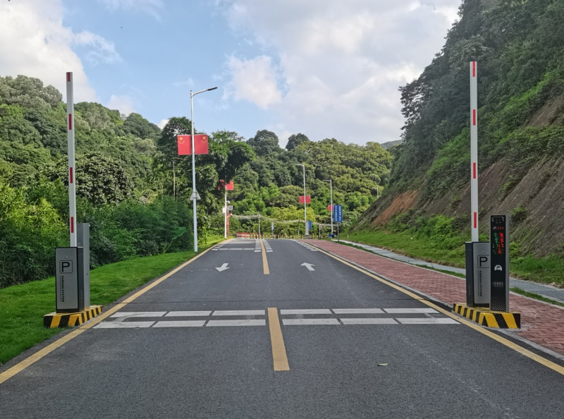 廣州油麻山森林公園停車場車輛識別收費系統(tǒng)調(diào)試完畢